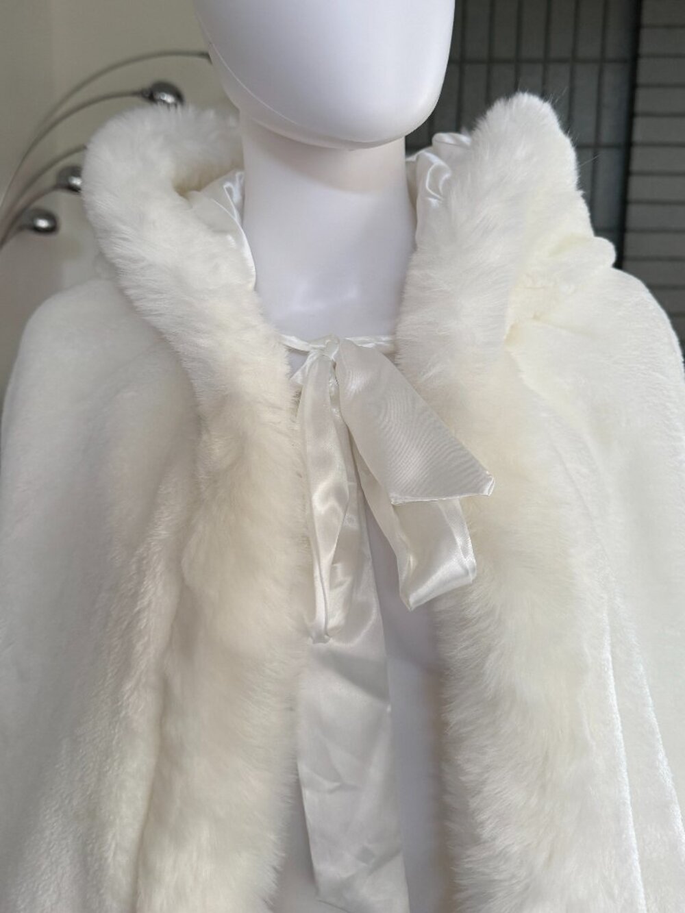 LUX Ivory Faux Fur Hooded Cape Cloak Extra Long Costume Cosplay or Bridal - Picture 9 of 15
